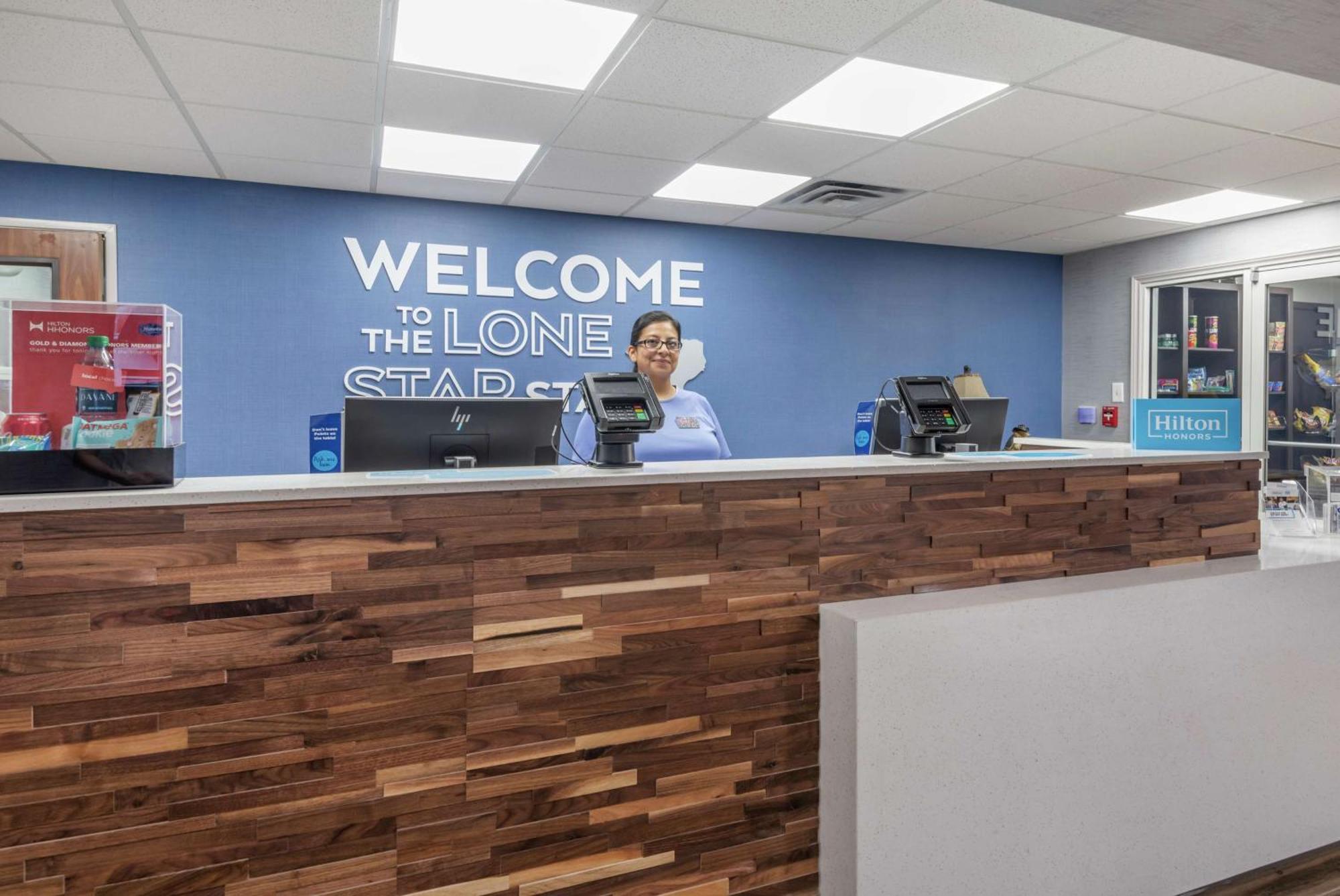 Hampton Inn Браунвуд Екстер'єр фото
