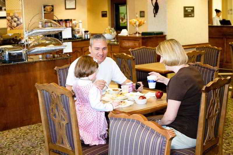 Hampton Inn Браунвуд Ресторан фото