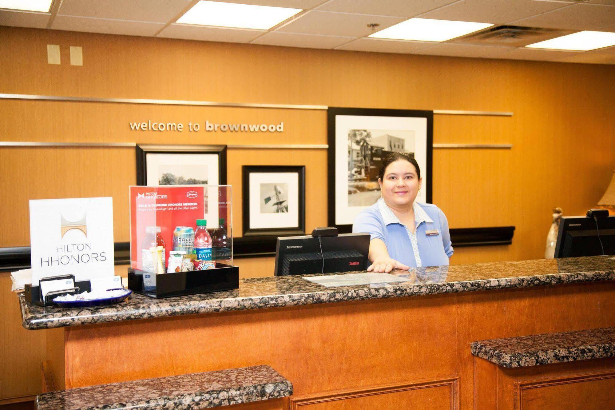 Hampton Inn Браунвуд Екстер'єр фото