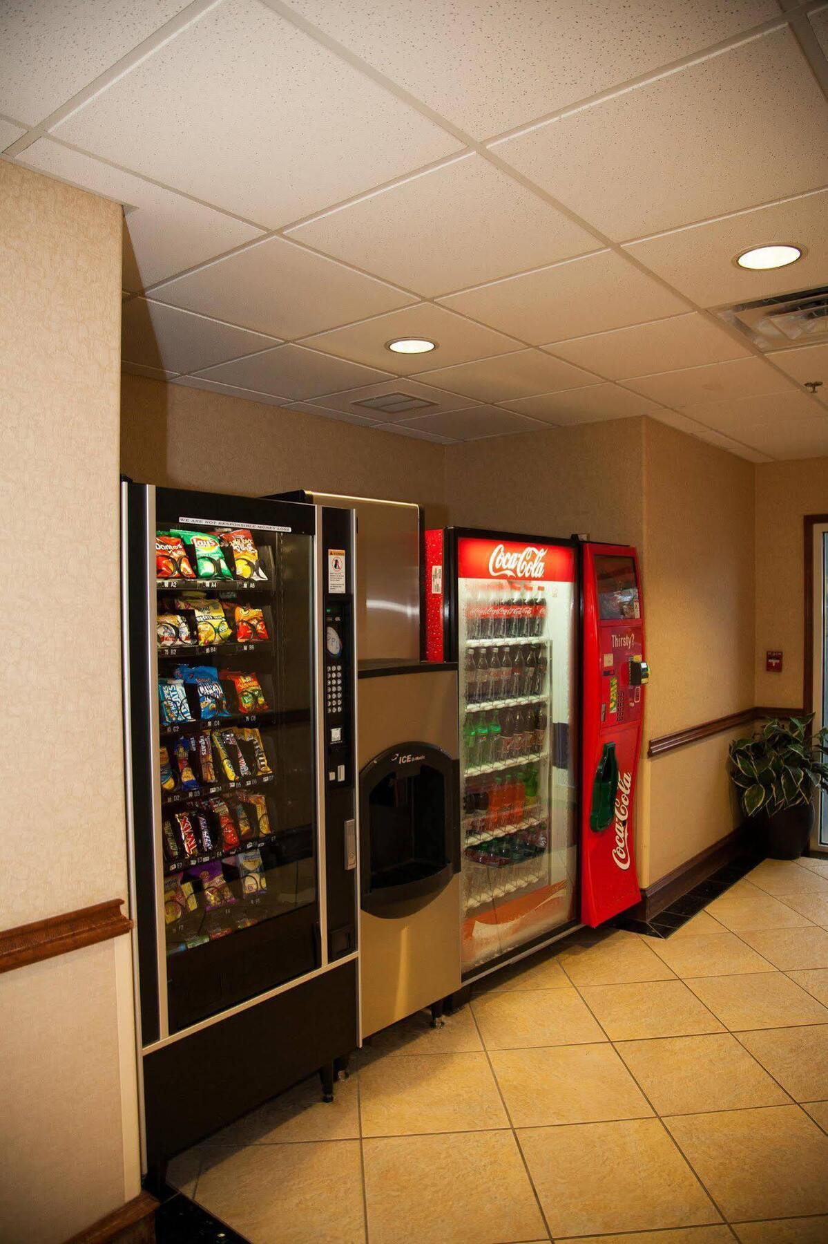 Hampton Inn Браунвуд Екстер'єр фото